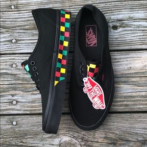 Vans “Off The Wall” Authentic (Black/Checkered)